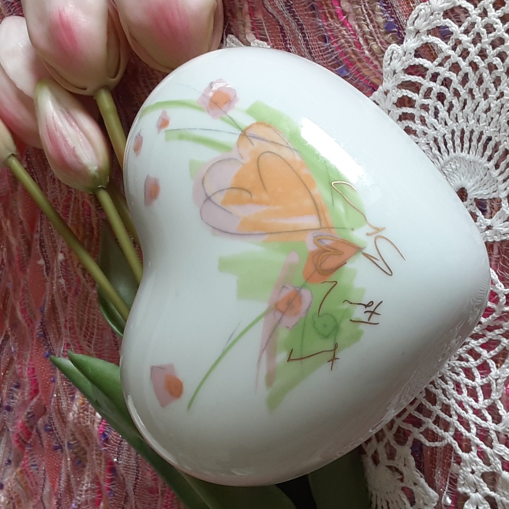 Rosenthal Porcelain Hearts Flowers Heart Trinket Gold Script Lidded Dish